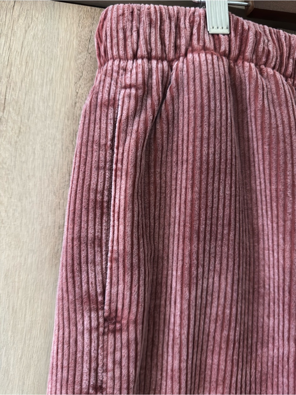 American Eagle Stretch Corduroy Low-Rise Baggy Wide-Leg Pant - Picture 5 of 8